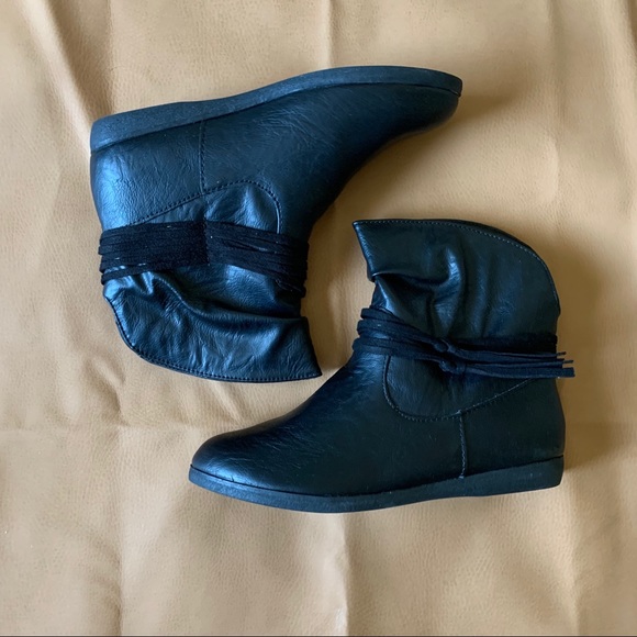 SO Black Fringe Flat Booties - Picture 2 of 8